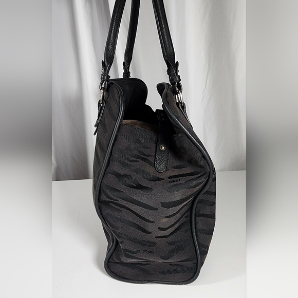 Fendi Nylon & leather black on black shoulder tote. Minor signs of use. - Picture 4 of 16